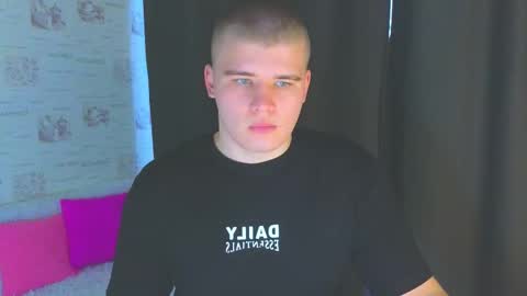 Snapshot of kittenmur chatting on October 4, 1:10 am Vlad online show from October 4, 1:10 am