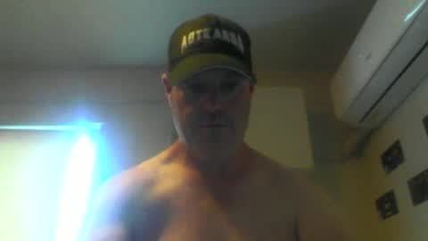 kiwiguy19773 online show from December 31, 3:34 am