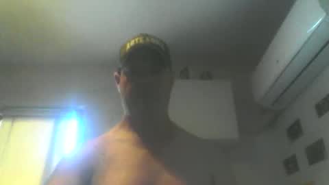 kiwiguy19773 online show from February 22, 11:39 pm