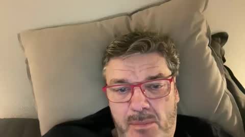 kovapoika online show from November 17, 7:17 pm