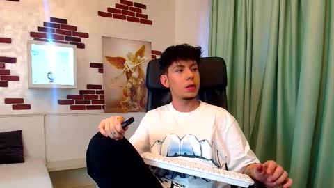 KrewVaughn online show from October 12, 4:50 am