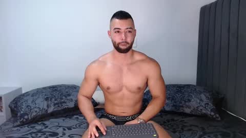 Snapshot of kyle_collinz chatting on March 10, 3:45 am Kyle collinz online show from March 10, 3:45 am