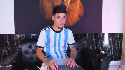 Snapshot of kyle_smithx chatting on February 1, 10:13 pm kyle Smith online show from February 1, 10:13 pm