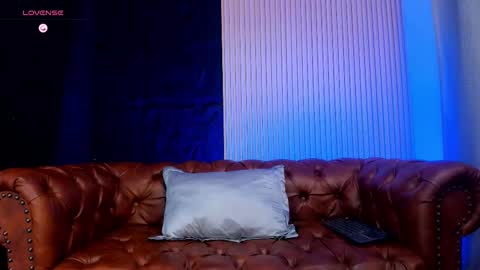 kylenorth_ online show from February 5, 12:50 am