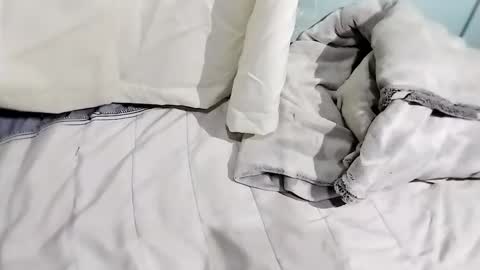 l0c0fundias online show from September 22, 9:53 am