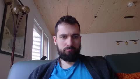 laraaan online show from March 1, 8:03 am