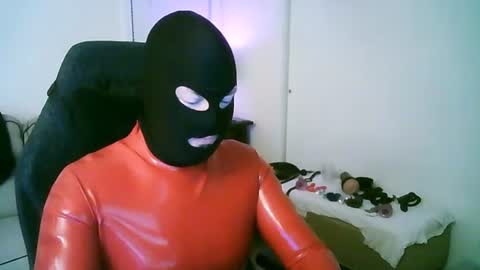 latexminheadroom online show from July 27, 7:15 am