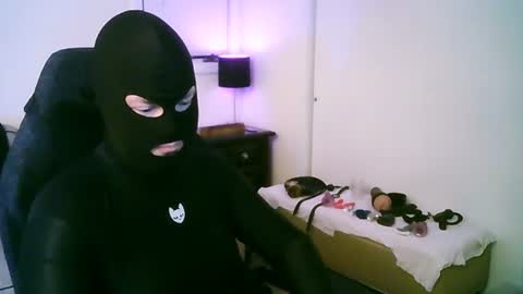 latexminheadroom online show from July 30, 6:02 am
