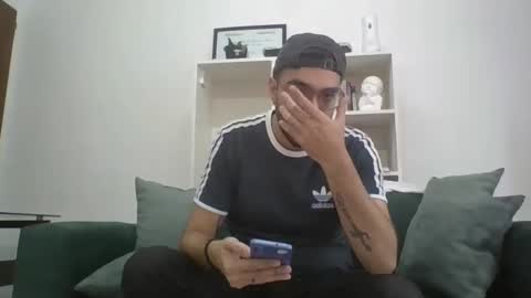 latinalphax online show from April 20, 6:54 pm