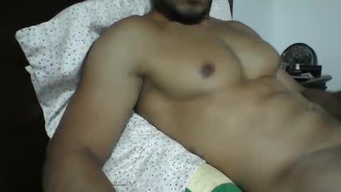 latinboy_26 online show from January 2, 5:14 am