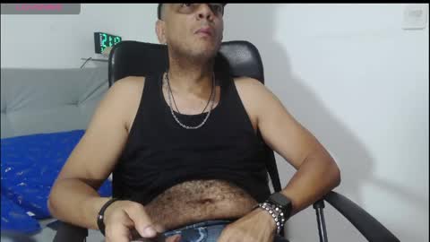 latinmartin254 online show from June 1, 2:12 am