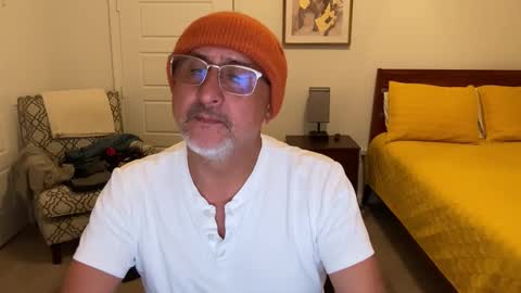 QS - INDEPENDENT MODEL online show from October 30, 5:20 am