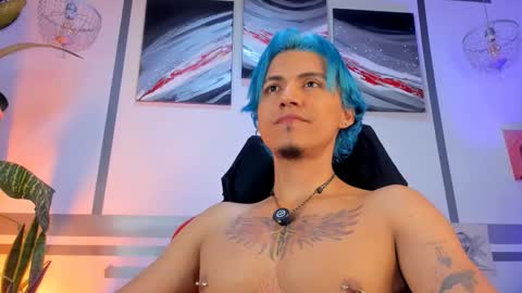 latino_boysmiles online show from March 3, 5:04 am