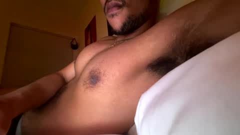 Snapshot of latinpecs69 chatting on October 22, 10:30 am Jesus Luis online show from October 22, 10:30 am