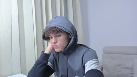 Laureent online show from December 10, 2:35 am