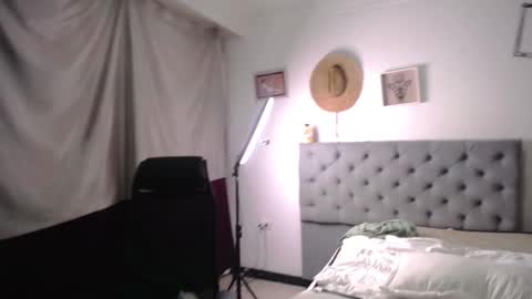 Snapshot of le_petit_princeb612 chatting on December 15, 6:15 pm  andres  online show from December 15, 6:15 pm