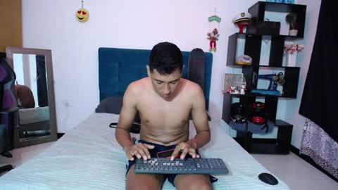 Snapshot of le_petit_princeb612 chatting on December 22, 12:39 am  andres  online show from December 22, 12:39 am