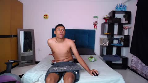 Snapshot of le_petit_princeb612 chatting on December 21, 3:14 am  andres  online show from December 21, 3:14 am