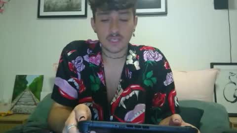 Leaf online show from April 4, 1:46 am