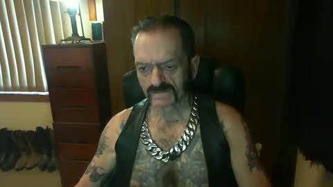 leathergreaser online show from December 18, 8:14 pm
