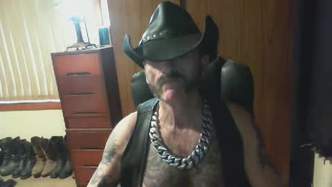 leathergreaser online show from February 14, 7:36 am