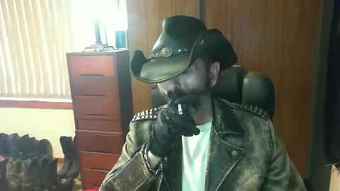 leathergreaser online show from May 24, 10:49 pm