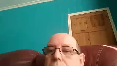 Snapshot of leatherpants68 chatting on October 25, 1:13 pm leatherpants68 online show from October 25, 1:13 pm