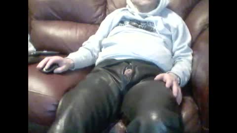 leatherpants68 online show from December 15, 9:01 pm