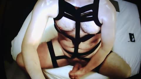 Snapshot of lechiffre1205 chatting on December 16, 1:42 am Michel online show from December 16, 1:42 am