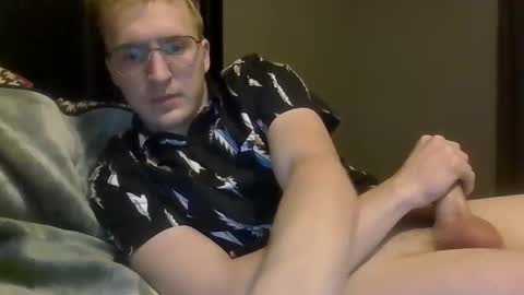 Snapshot of lenewton2004 chatting on October 24, 10:44 pm lenewton2004 online show from October 24, 10:44 pm