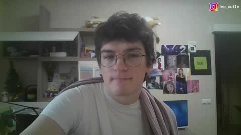 leo_cutie online show from May 2, 6:38 am