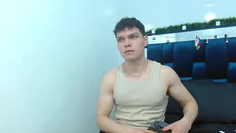 leo_morris online show from December 18, 4:28 pm