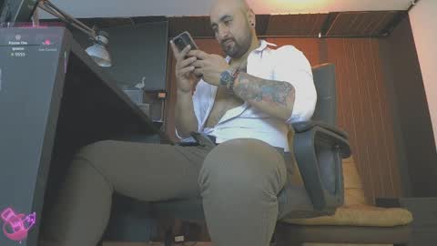 Leon online show from March 31, 4:31 pm