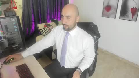 Leon online show from December 28, 6:40 pm