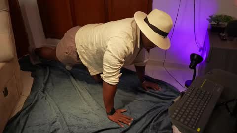 Leandro jones online show from September 19, 5:08 am