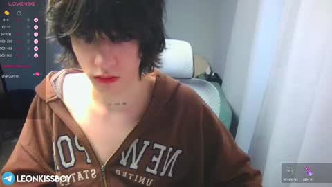 leonkissboy online show from March 15, 5:37 am