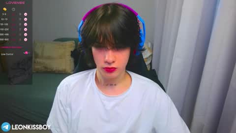 leonkissboy online show from March 25, 4:49 am