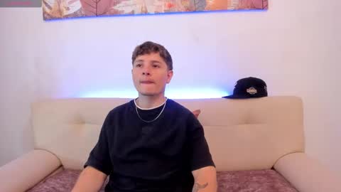 Snapshot of leoo_miller chatting on October 14, 9:11 pm Leo  online show from October 14, 9:11 pm