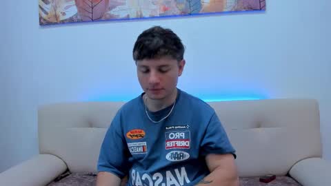 Snapshot of leoo_miller chatting on October 15, 9:22 pm Leo  online show from October 15, 9:22 pm