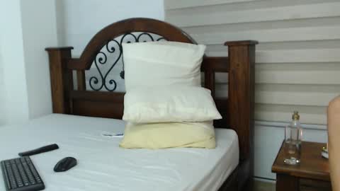 Snapshot of leoricoo chatting on October 17, 12:14 am Leo online show from October 17, 12:14 am