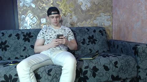 leoroman online show from December 25, 10:06 am