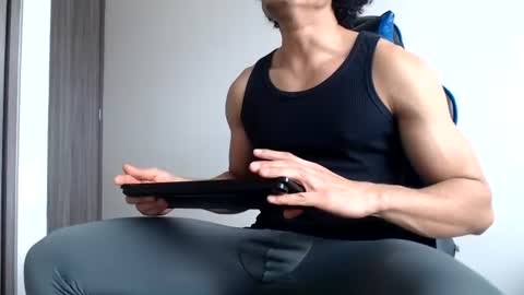 leostorm25 online show from July 22, 8:34 pm