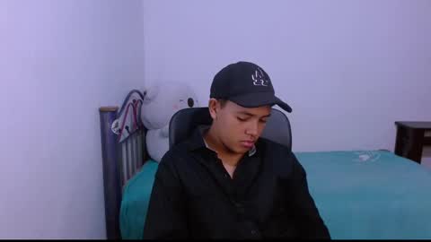 Snapshot of levii_7 chatting on October 30, 1:19 am 0600AM-1200PM - online show from October 30, 1:19 am