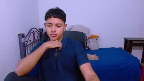 Snapshot of levii_7 chatting on October 17, 4:27 am 0600AM-1200PM - online show from October 17, 4:27 am