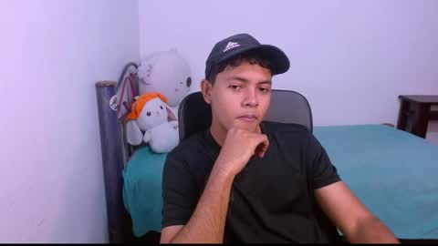 Snapshot of levii_7 chatting on November 2, 3:33 am 0600AM-1200PM - online show from November 2, 3:33 am