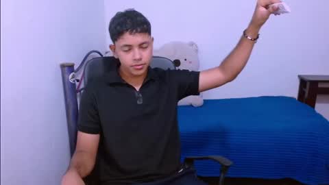 Snapshot of levii_7 chatting on October 20, 2:37 am 0600AM-1200PM - online show from October 20, 2:37 am