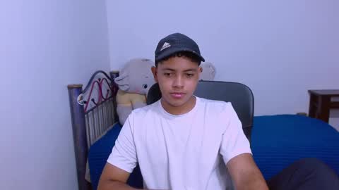 Snapshot of levii_7 chatting on October 15, 10:06 pm 0600AM-1200PM - online show from October 15, 10:06 pm