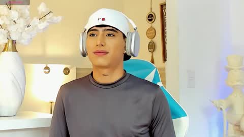 Liam online show from September 19, 6:08 pm