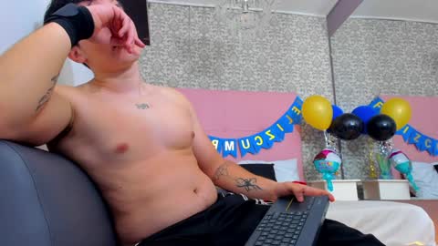 liam_conorr online show from January 31, 12:51 pm