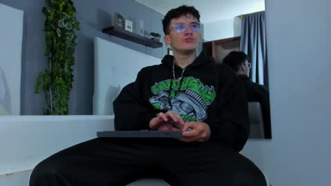 liam_conorr online show from January 7, 12:16 pm